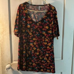 2xl Lularoe Shirt. Flower Pattern. Minor piling. Worn with love.